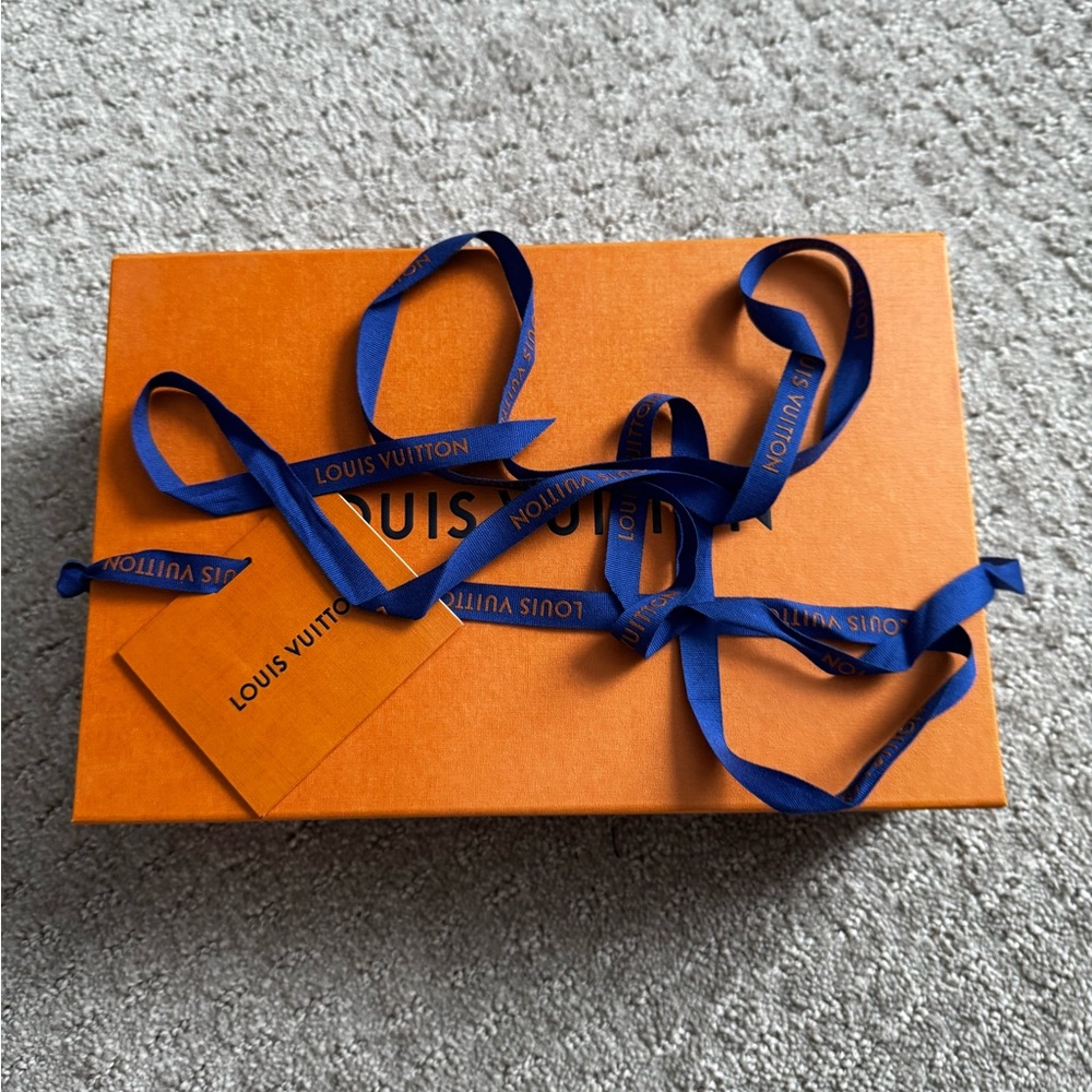Louis Vuitton Medium Ring Agenda Cover - Picture 10 of 10